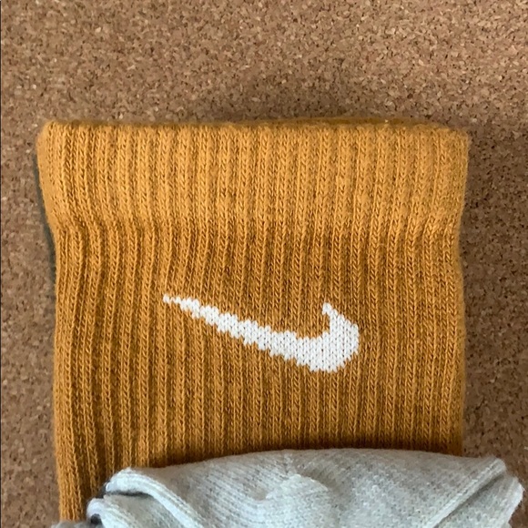 Nike Everyday Plus Lightweight 3-Pack Crew Socks - Picture 9 of 10